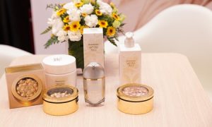 Elizabeth Arden giới thiệu viên nang tinh chất Ceramide Capsules thế hệ mới và nước hoa White Tea