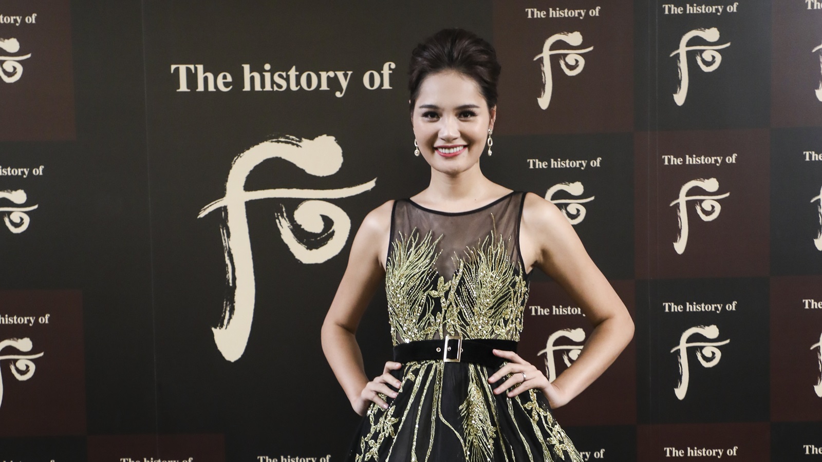 Hoa hậu Hương Giang hội ngộ Trương Tử Lâm tại yến tiệc cung đình của mỹ phẩm The History of Whoo
