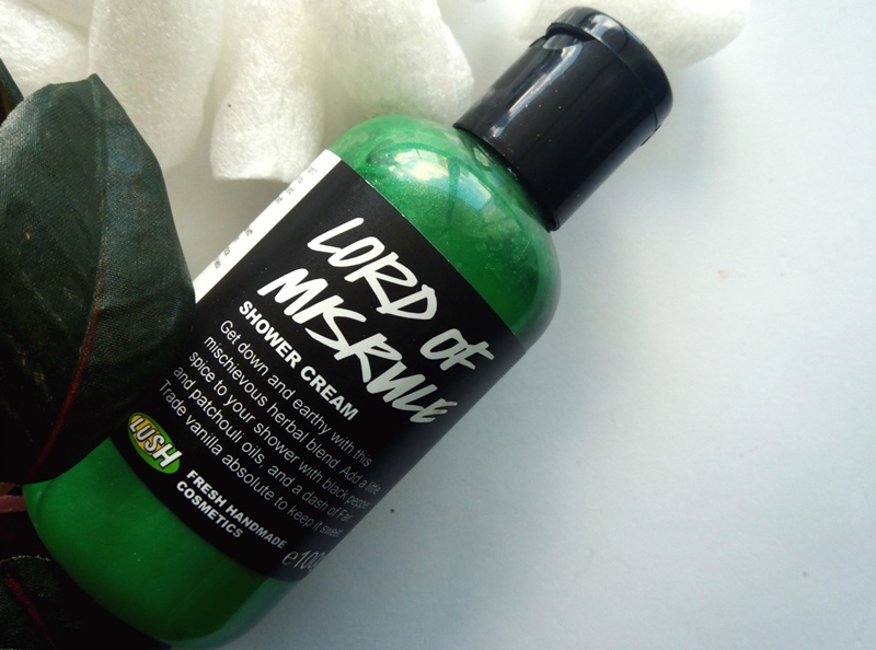 Lush Lord Of Misrule Shower Cream (9,95USD, khoảng 225.000VND) chính là phiên bảng dạng gel tắm của Lord Of Misrule Bath Bomb.