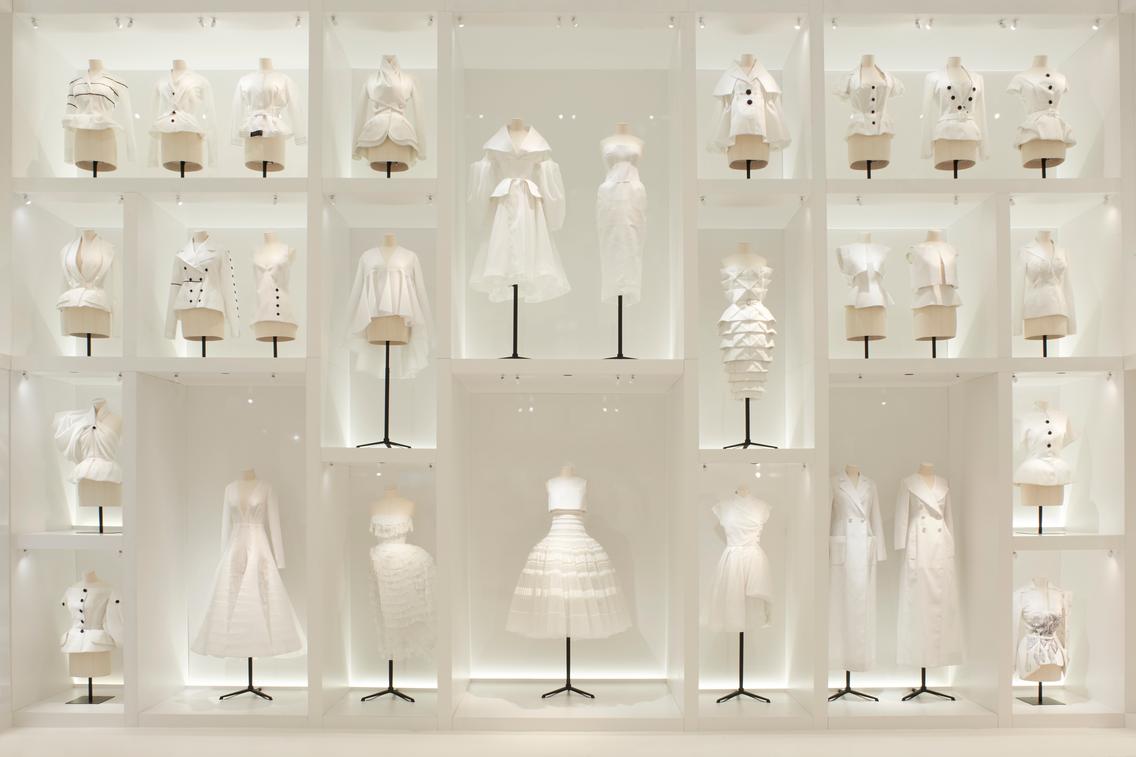 christian-dior_-designer-of-dreams_scenography-6-adrien-dirand