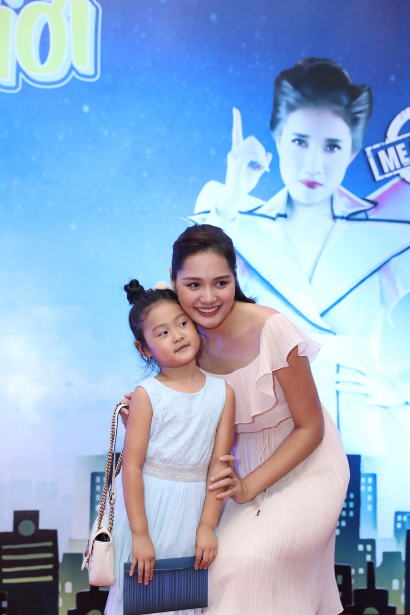 Hoa hậu Hương Giang và con gái