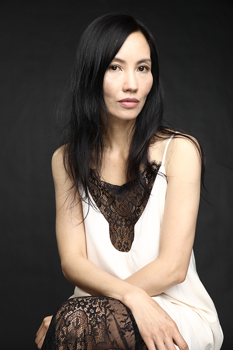 Nữ diễn viên, họa sĩ, nhà thiết kế Trần Nữ Yên Khê - bạn đời của đạo diễn tài năng Trần Anh Hùng, hiện đang sống tại Pháp.