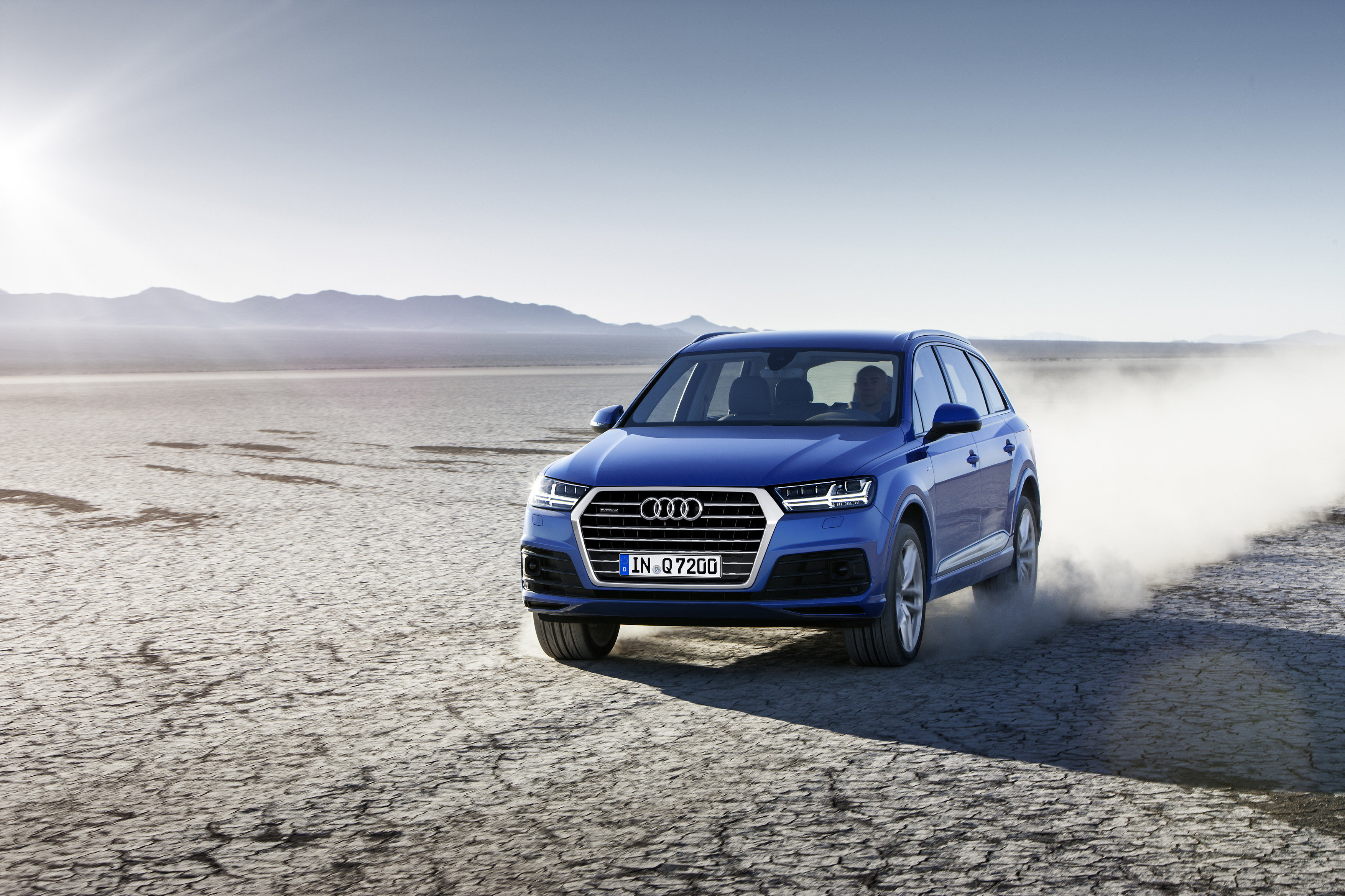 Dynamic photo Colour: in crystal effect paint finish Ara Blue