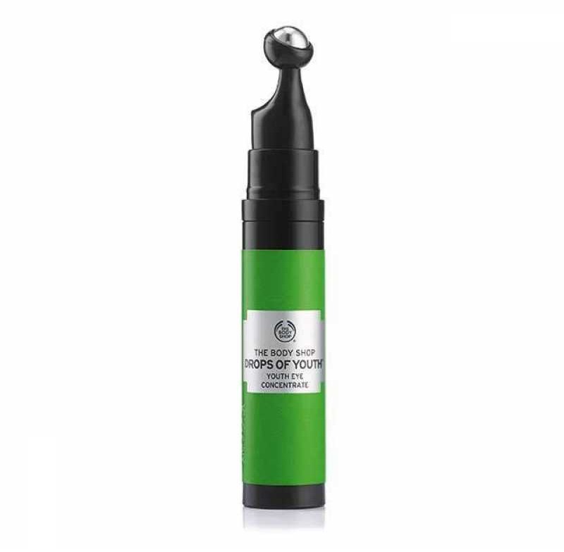 The Body Shop - Drop of Youth Eye Concentrate: Kem dưỡng dạng lăn chứa công nghệ tế bào gốc hoa nhung tuyết làm tươi sáng vùng da quanh mắt và làm mờ các nếp nhăn. Giá: 628.000VND