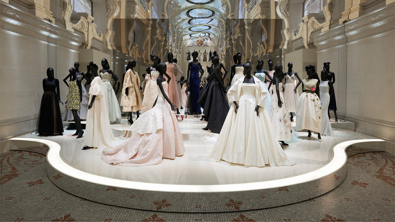 Nhìn lại trọn vẹn 70 năm của Dior tại triển lãm Christian Dior: Designer of Dreams