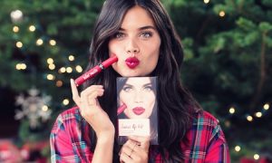 Bộ son mừng Giáng sinh của Victoria’s Secret: Định nghĩa mới về sự gợi cảm!