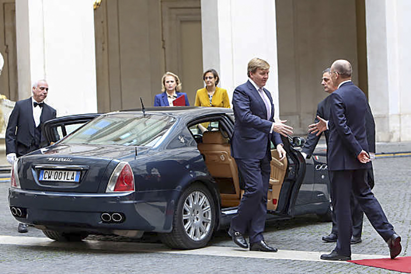 ROME, ITALY - JANUARY 23: King Willem-Alexander greets Italian Prime Minister Enrico Letta as he arrives at Palazzo Chigi on January 23, 2014 in Rome, Italy. The Royals of the Netherlands are in Rome for a one day visit. (Photo by Franco Origlia/Getty Images)