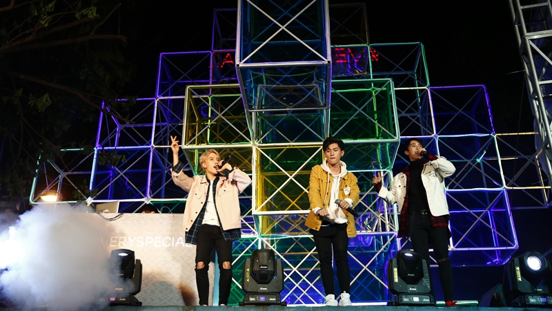 Karik, Lou Hoàng, Monstar… thổi bừng sân khấu #Veryspecial X’Mas Playground
