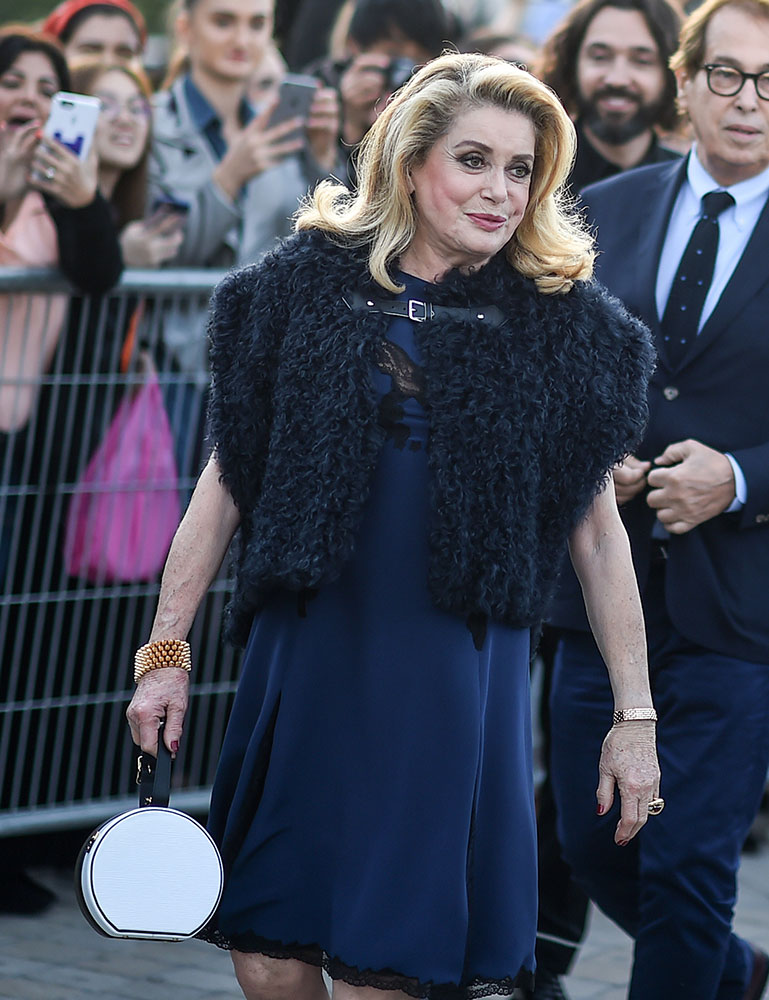 catherine-deneuve-louis-vuitton-circle-bag