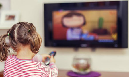 Tác hại khi trẻ em xem ti vi và chơi điện tử nhiều