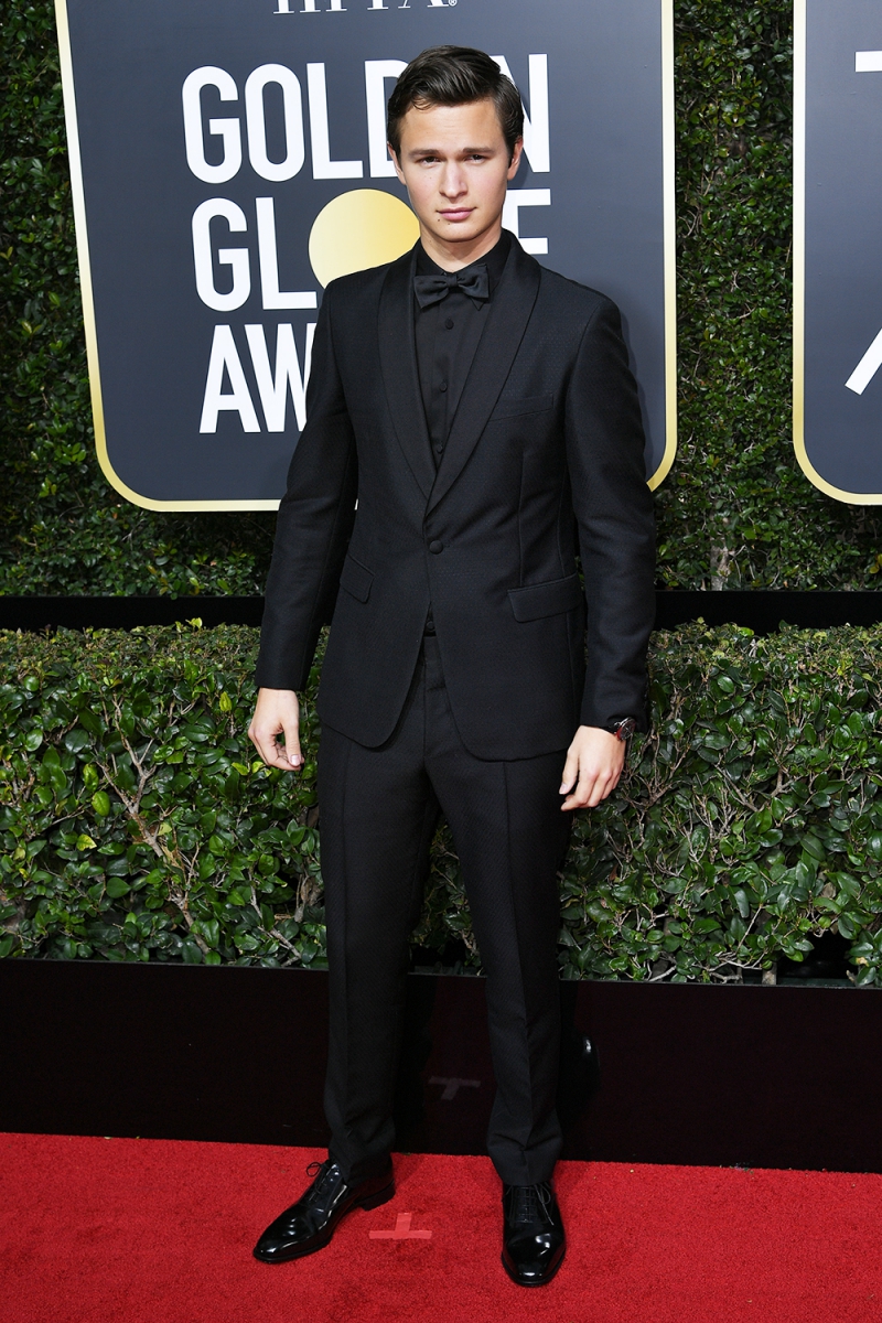 Chàng diễn viên điển trai của "Baby Driver", Ansel Elgort xuất hiện trong bộ tuxedo từ nhà mốt Prada. 