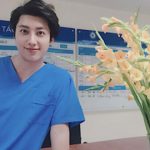 Bác sĩ phụ sản “nam thần” hot nhất Việt Nam tâm sự về nghề