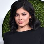 Bức ảnh con gái của “hotgirl môi tều” Kylie Jenner được yêu thích nhất trong lịch sử Instagram