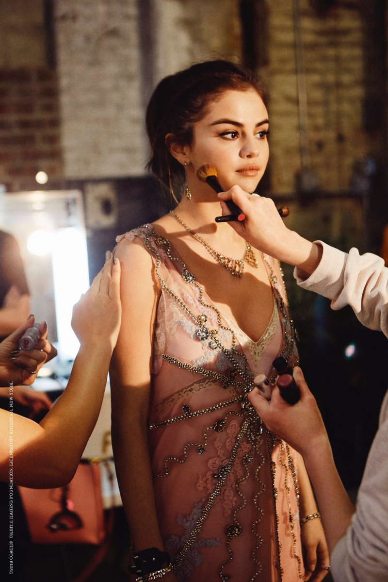 selenagomez_coach_ss2018_deponline_04-20180108