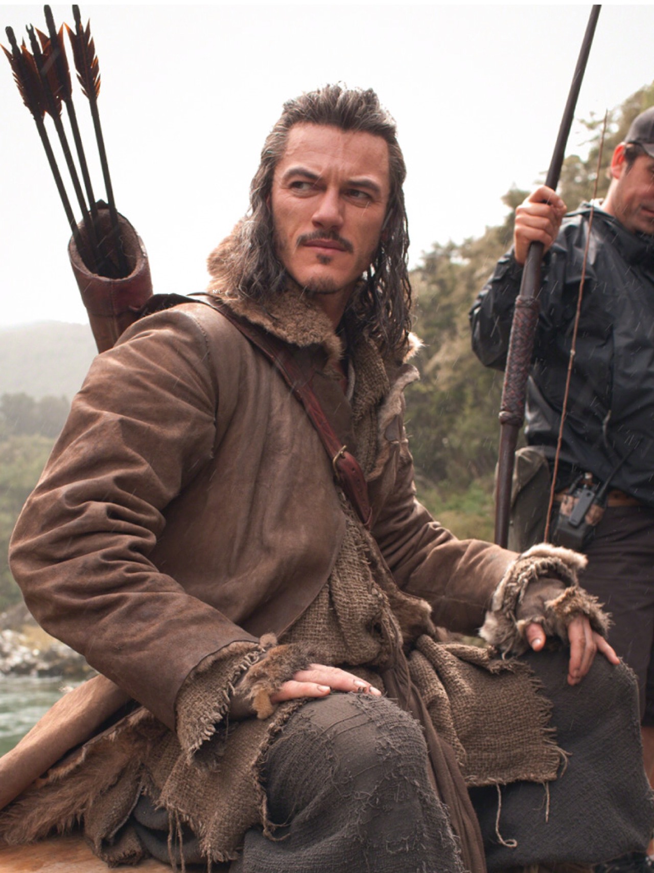 luke-evans-ch-ng-di-n-vi-n-a-t-i-s-tr-l-i-trong-m-t-vai-di-n-c