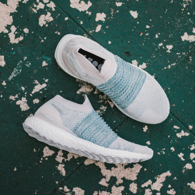 Thiết kế Laceless đi cùng đế Ultra Boost, mang đến cảm giác thoải mái tuyệt đối.