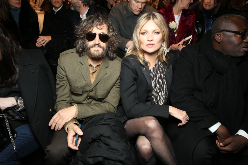 Siêu mẫu Kate Moss và Vincent Gallo (trái), một tên tuổi đình đám trong nhiều lĩnh vực âm nhạc, điện ảnh, nghệ thuật. 