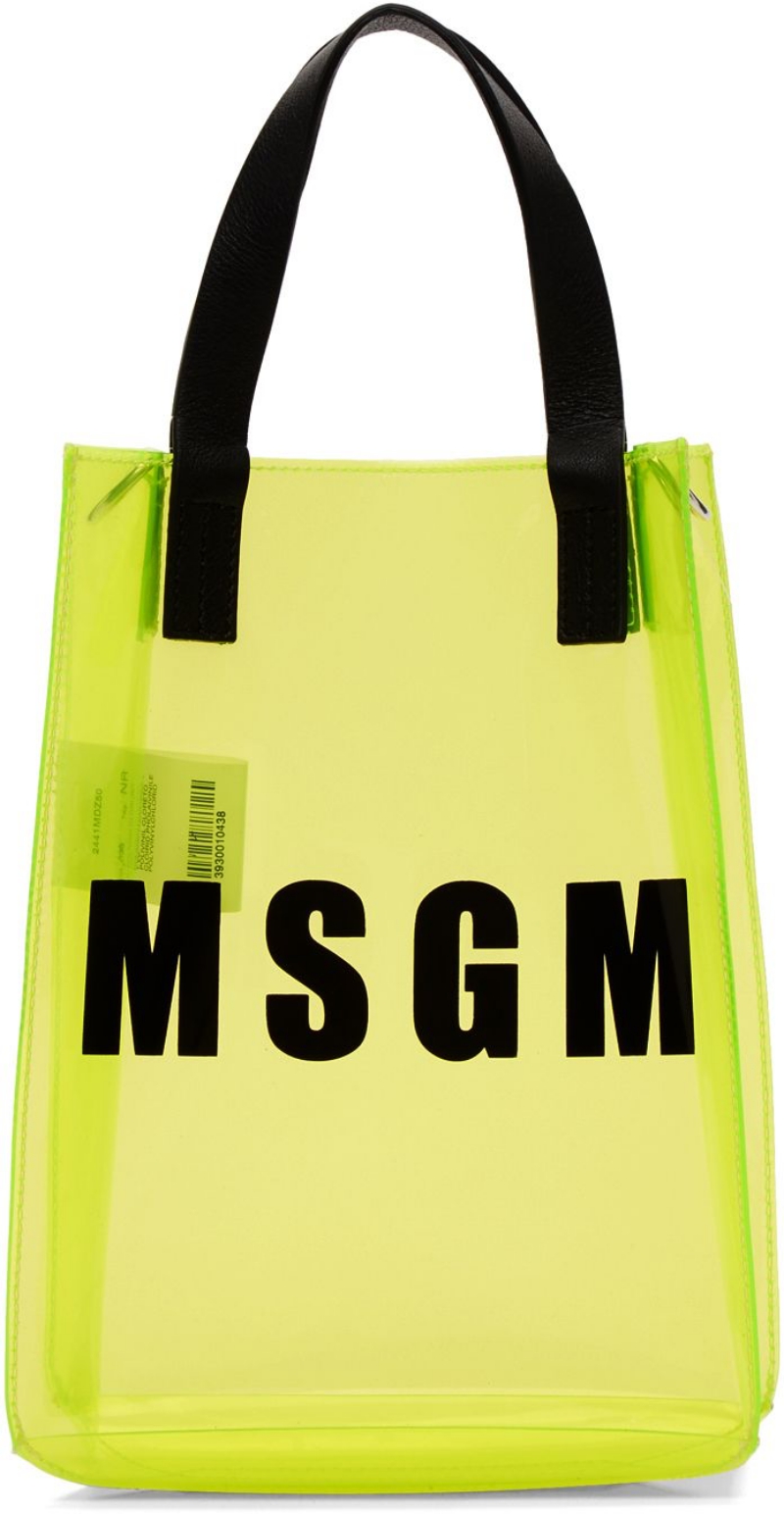 MSGM với mẫu túi trong suốt trên tông màu neon vô cùng bắt mắt. 