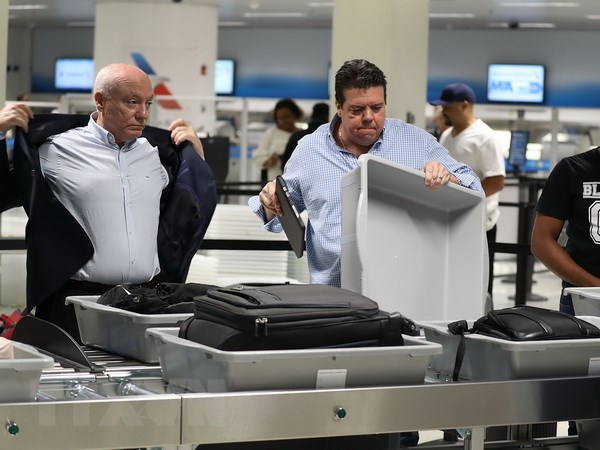 Sân bay Mỹ yêu cầu tách riêng thực phẩm khỏi hành lý xách tay
