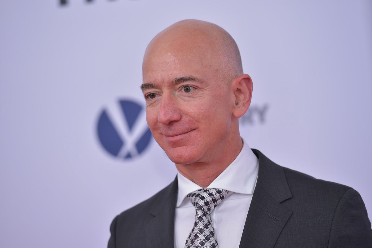 Jeff Bezos - CEO/Nhà sáng lập Amazon.