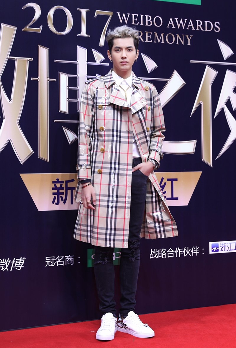 20181805_xu_huong_burberry_hoa_tiet_ke_deponline_05