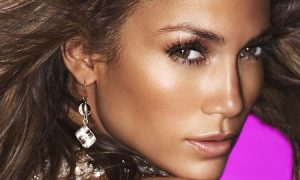 Sau nước hoa Glow, Jennifer Lopez đã lấn sân sản xuất cả mỹ phẩm với bộ sưu tập 70 món đồ trang điểm