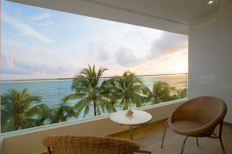 Nhân dịp chính thức khai trương, Seashells Phu Quoc Hotel & Spa ra mắt gói ưu đãi hấp dẫn từ 4,726,000++ vnđ/2 khách bao gồm 2 đêm phòng Resort Classic City view, vé Vinpearl Land, ăn sáng, 1 suất trà chiều và đón tiễn sân bay cho 2 khách, áp dụng từ 20/4-30/9/2018. Để biết thêm chi tiết hoặc liên hệ đặt phòng, vui lòng liên hệ: reservation@seashellshotel.vn hoặc hotline: +84 297 3923 999