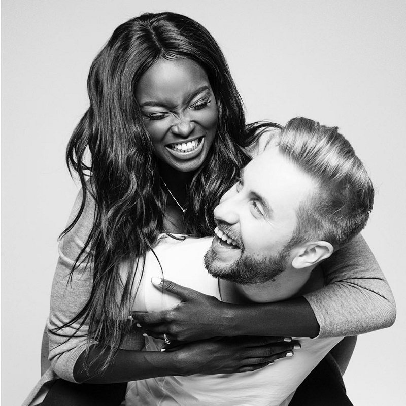 ặp đôi này có tên là Jamie và Nikki, vài năm qua đã trở thành một hiện tượng trên mạng xã hội nhờ mối tình vượt qua mọi rào cản của màu da và sắc tộc.