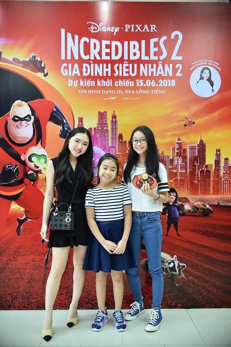 Beauty blogger Chloe Nguyễn cùng hai cô em gái.