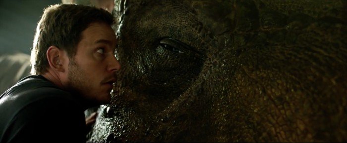 Với “Jurassic World: Fallen Kingdom”, Chris Pratt quay lại với thế mạnh của mình – cơ bắp, hài hước và mau miệng.