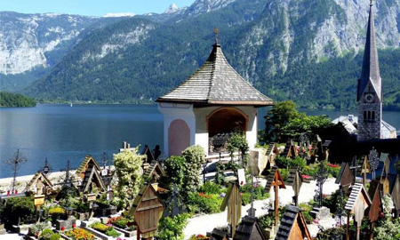 Trải nghiệm sống chậm ở ngôi làng ven hồ Hallstatt tại nước Áo