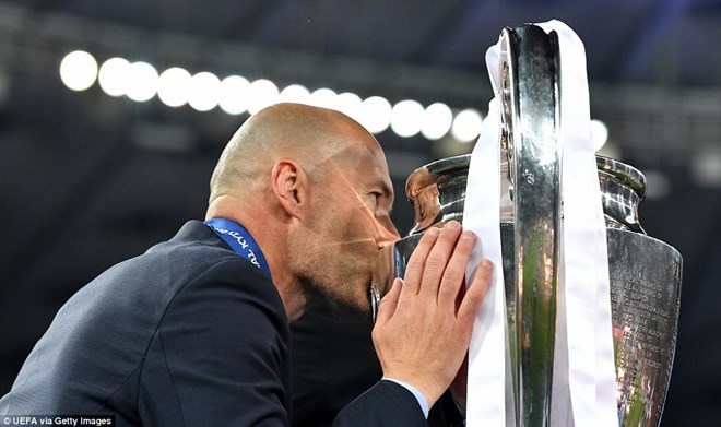 Sốc: Zidane bất ngờ tuyên bố từ chức huấn luyện viên Real Madrid