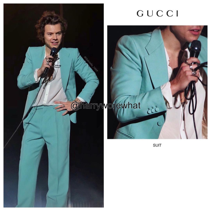 Một thiết kế suit màu xanh bạc hà chủ đạo của Gucci cho Harry Styles. 