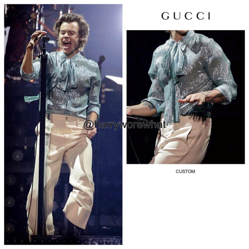 Những chiếc áo blouse từ tủ đồ nữ được NTK Alessandro Michele của Gucci sáng tạo lại thành những bộ trang phục xuất sắc cho Harry Styles trong tour "Live On". 