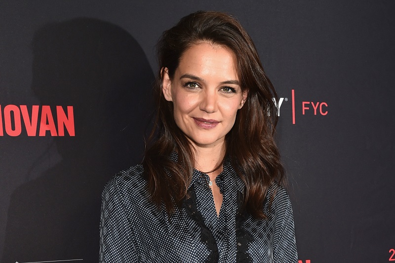 Một trong những diễn viên cameo gây bất ngờ khác nữa là Katie Holmes. Cô từng tiết lộ lý do đồng ý “góp mặt” rằng cô là một fan “bự” của series “Ocean’s”. 