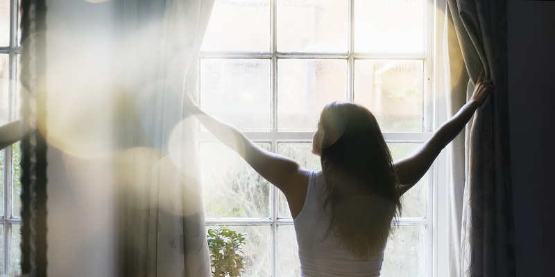 Mở cửa sổ đón nắng, hấp thụ ánh sáng tự nhiên. Bắt đầu một ngày đầy sức sống và tốt cho sức khỏe. 