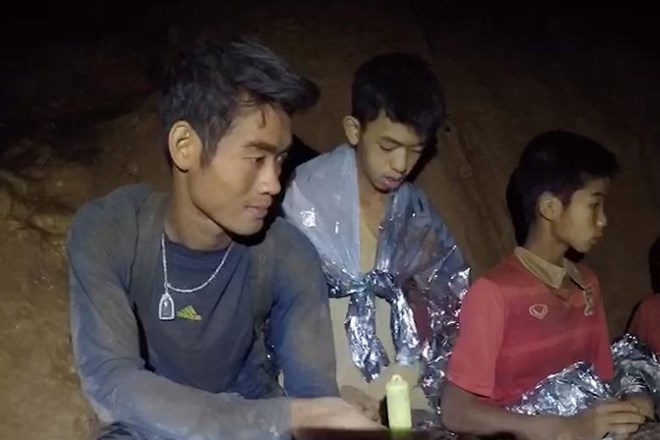 Với không ít người dân Thái Lan, HLV 25 tuổi là thần hộ mệnh cho đội bóng Lợn Hoang