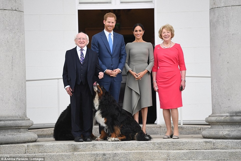 (Từ trái qua) Tổng thống Cộng hòa Ireland, Hoàng tử Harry, Công nương Meghan Markle và phu nhân của Tổng thống Michael Higgins.