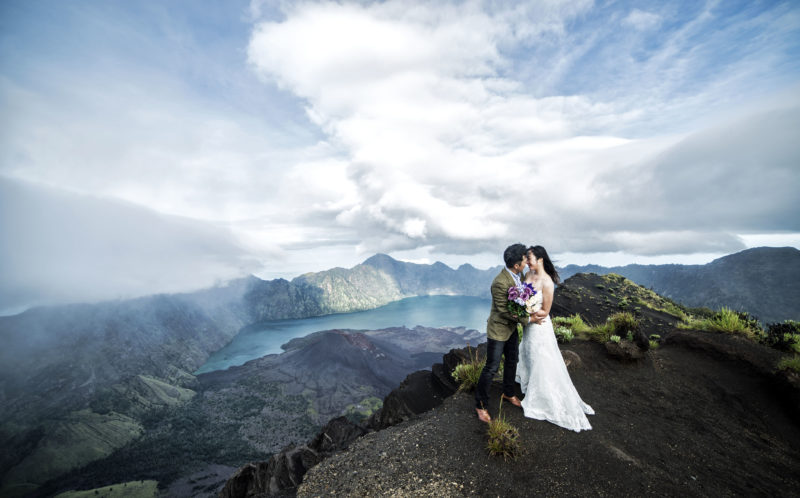 MOUNTAIN CLIMB WEDDING PHOTO