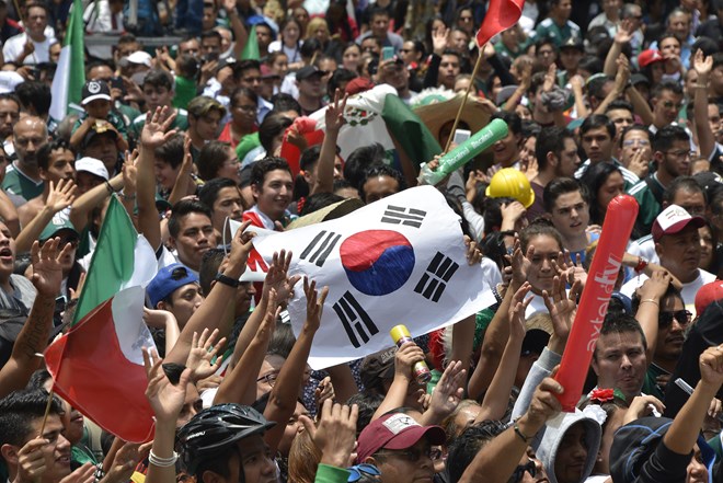 koreabeatsgermanyinworldcupmexicocelebrates