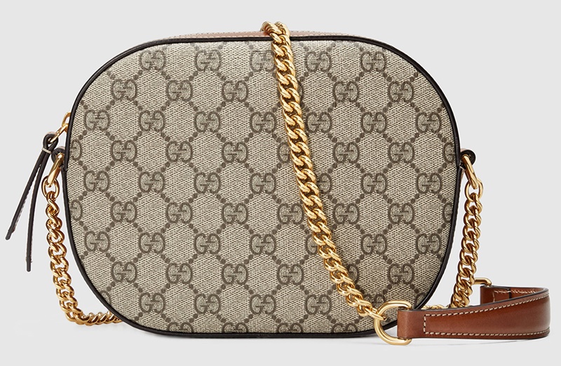 Gucci sở hữu chất liệu canvas in logo GG Supreme.