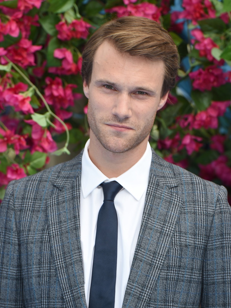 Diễn viên Hugh Skinner sẽ vào vai Harry thời trẻ (Colin Firth).