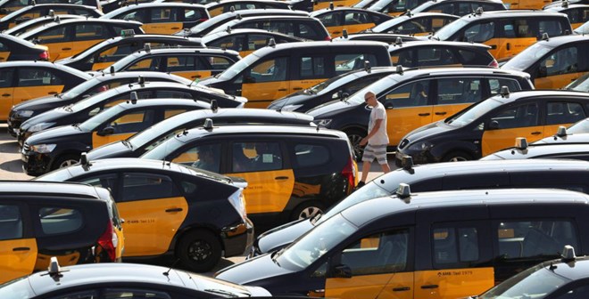 Biểu tình phản đối dịch vụ taxi Uber lan rộng tại Tây Ban Nha