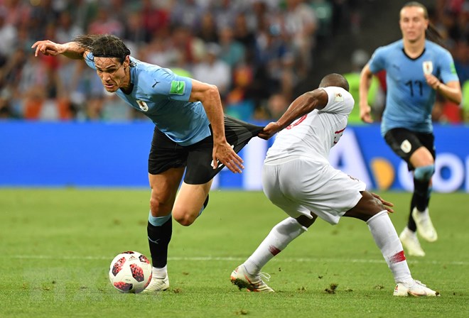 Cavani tỏa sáng giúp Uruguay loại Bồ Đào Nha của Ronaldo