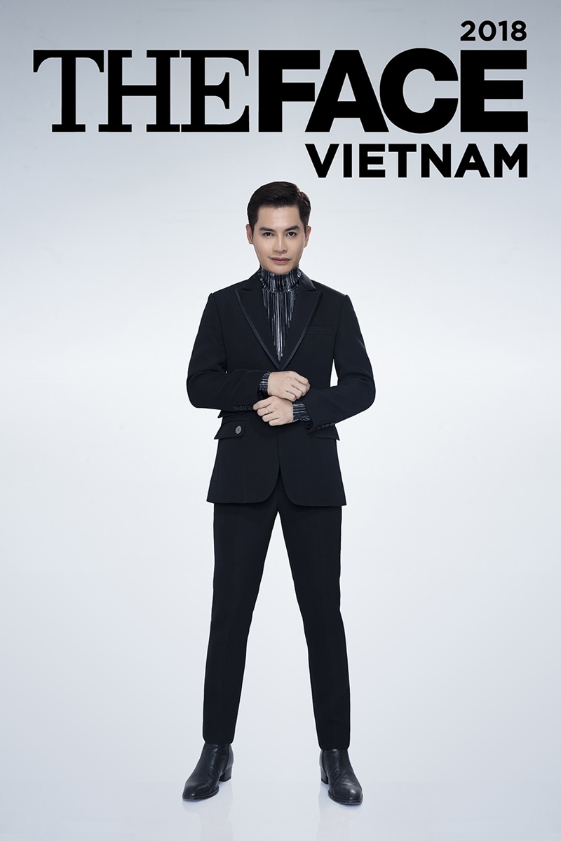 Host Nam Trung đầy lịch lãm trong bộ suit đen sang trọng