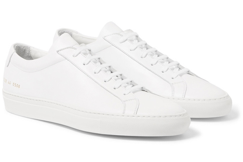 Common Projects Achilles Low (415 USD): Có thể nói mẫu giày này đã "khởi màn" cho trào lưu giày sneaker luxury trên thế giới. Nếu có điều kiện, hãy đầu tư vào mẫu Achilles Low từ Common Projects, vốn được làm thủ công tại Ý bằng chất liệu da cao cấp bởi những người thợ lành nghề. Nó hoàn toàn là một sự đầu tư xúng đáng cho một mẫu giày cổ điển và bền bỉ với thời gian. 