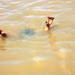 Nghệ An: Hai anh em ruột đuối nước thương tâm khi tắm ao gần nhà