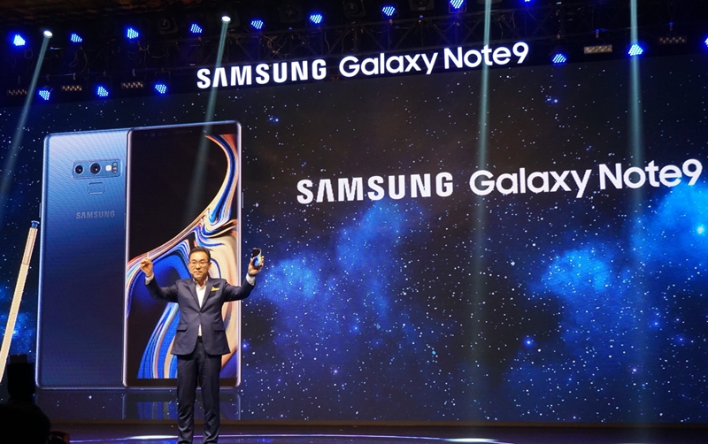 Ông Kim Cheol Gi - Tổng giám đốc công ty điện tử Samsung Vina - giới thiệu chiếc Galaxy Note 9 tại Việt Nam