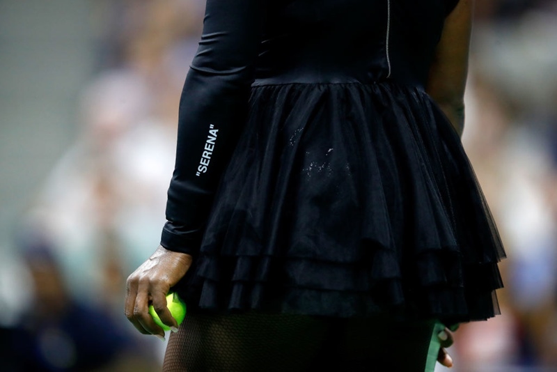 Và Serena Williams đã chiến thắng trong chiếc váy tutu bằng tulle của Off-White và Nike trong trận đấu vòng 1 giải US Open. 