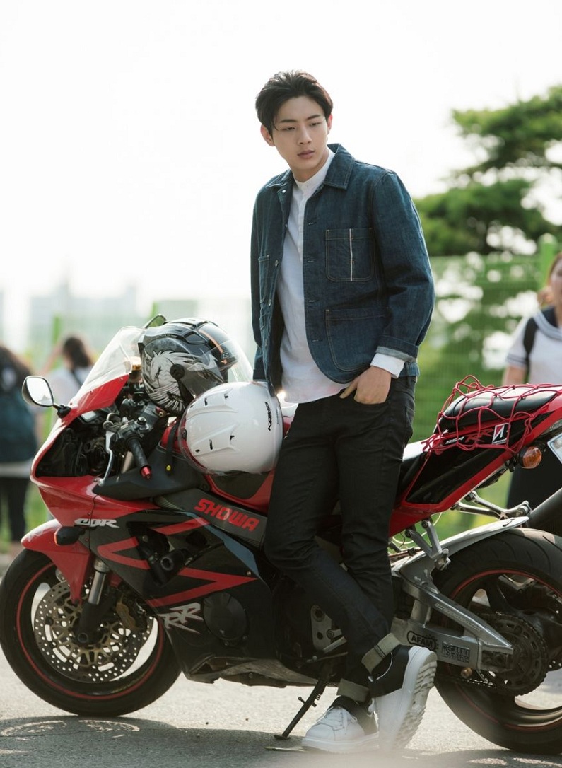 Ji Soo không có nhiều đất diễn trong “Doctors” nhưng vẫn để lại cho người xem ấn tượng mạnh mẽ.